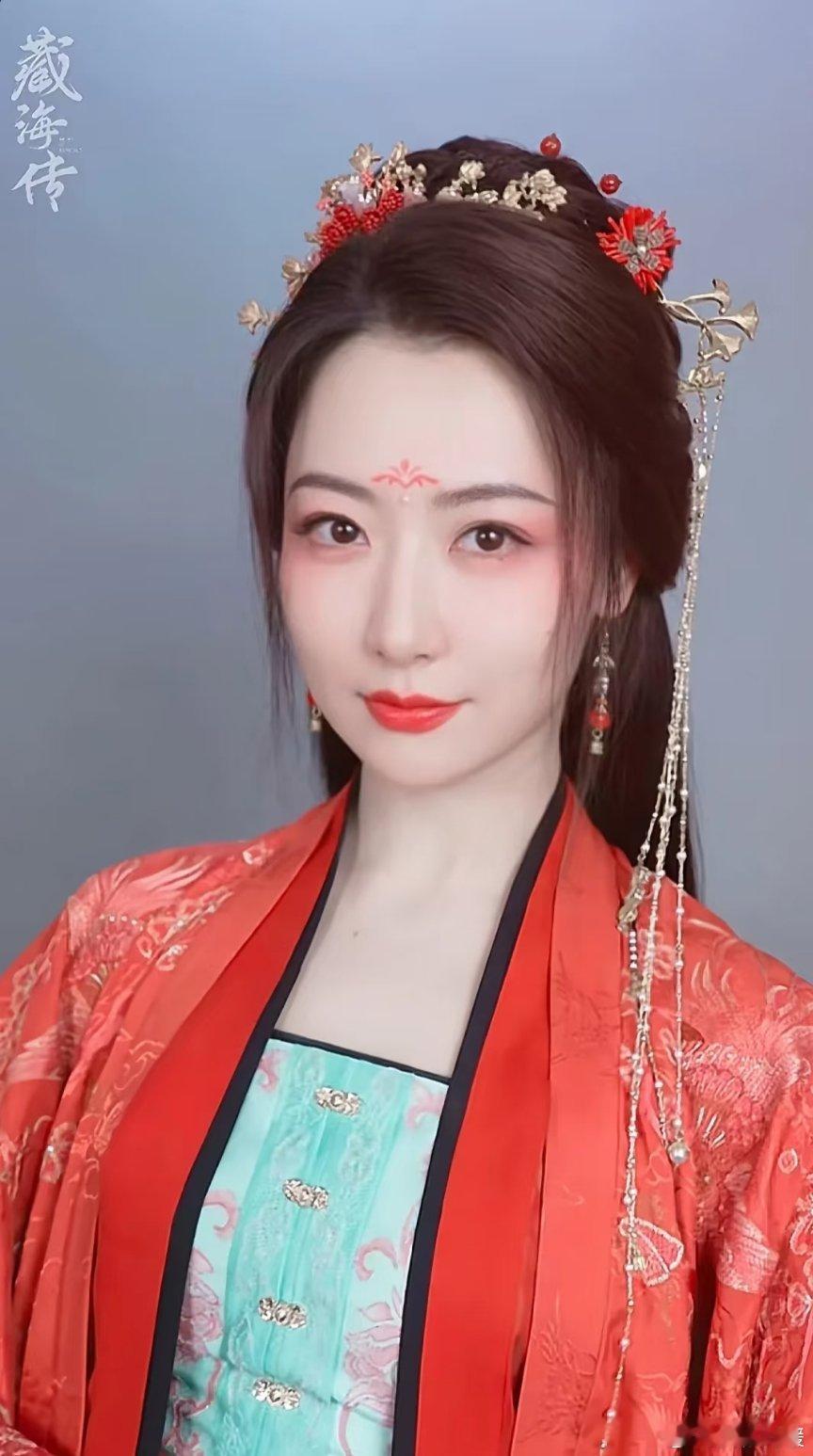 藏海传剧情跌宕，六初身份成谜！大雍国藏海，背负灭门之仇，化名返京复仇寻葵玺。面具