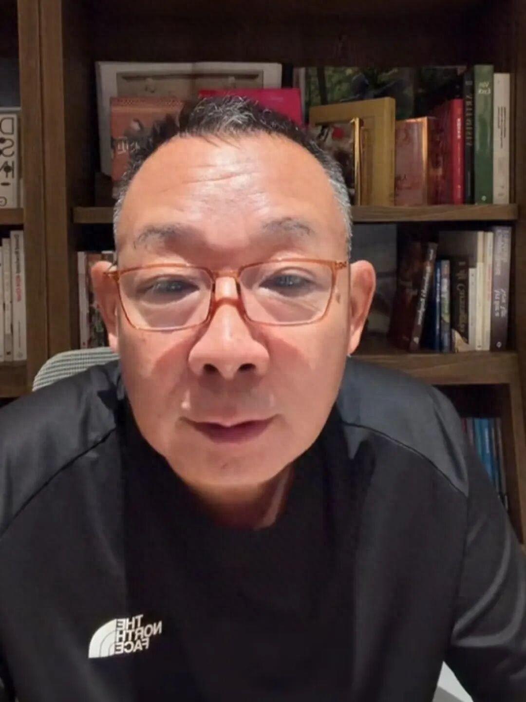 于东来，冲上热搜！9月1日，胖东来老板于东来引发热议，不是因为他和韩红的私交