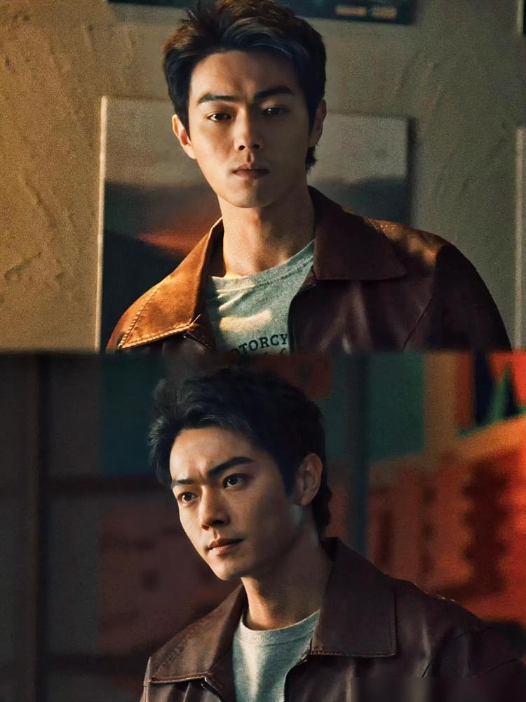 别信许凯那句“怪我”，那都是场面话。他真正的狠招，是把自己涂黑剪寸头，亲手砸了自