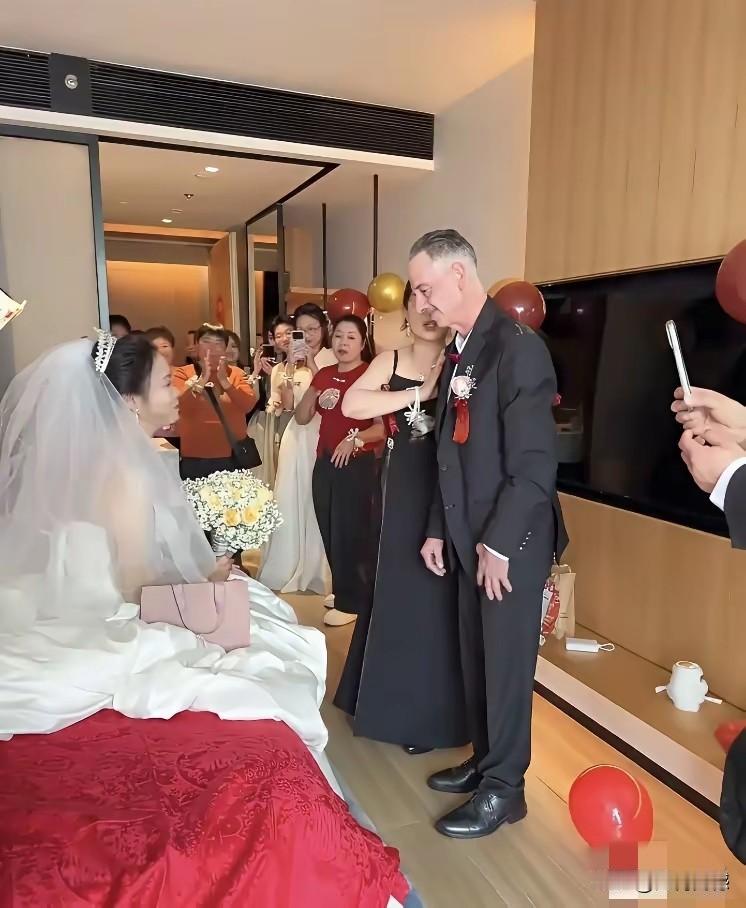 有情人终成眷属，看到别人结婚的画面，都是发自内心的祝福，不管是嫁给了外国人，还是