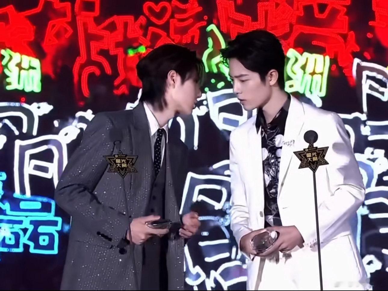 #肖战王一博歌词#家产就这样纠缠永远幸福吧博君一肖#王一博第三场秀和肖战生日同一天##肖战王一博顶峰