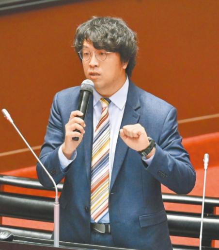 沈伯洋的嚣张气焰终于在新加坡碰壁，这是“台独”分裂行径遭国际社会抵制的必然结果。