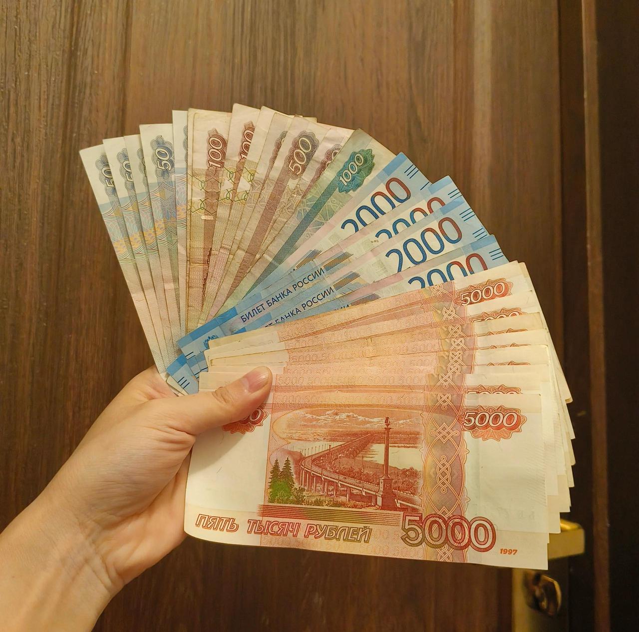 卢布走强依赖政策与油价，汇率套利存陷阱，机会聚焦大宗商品全球资本市场最近重新盯