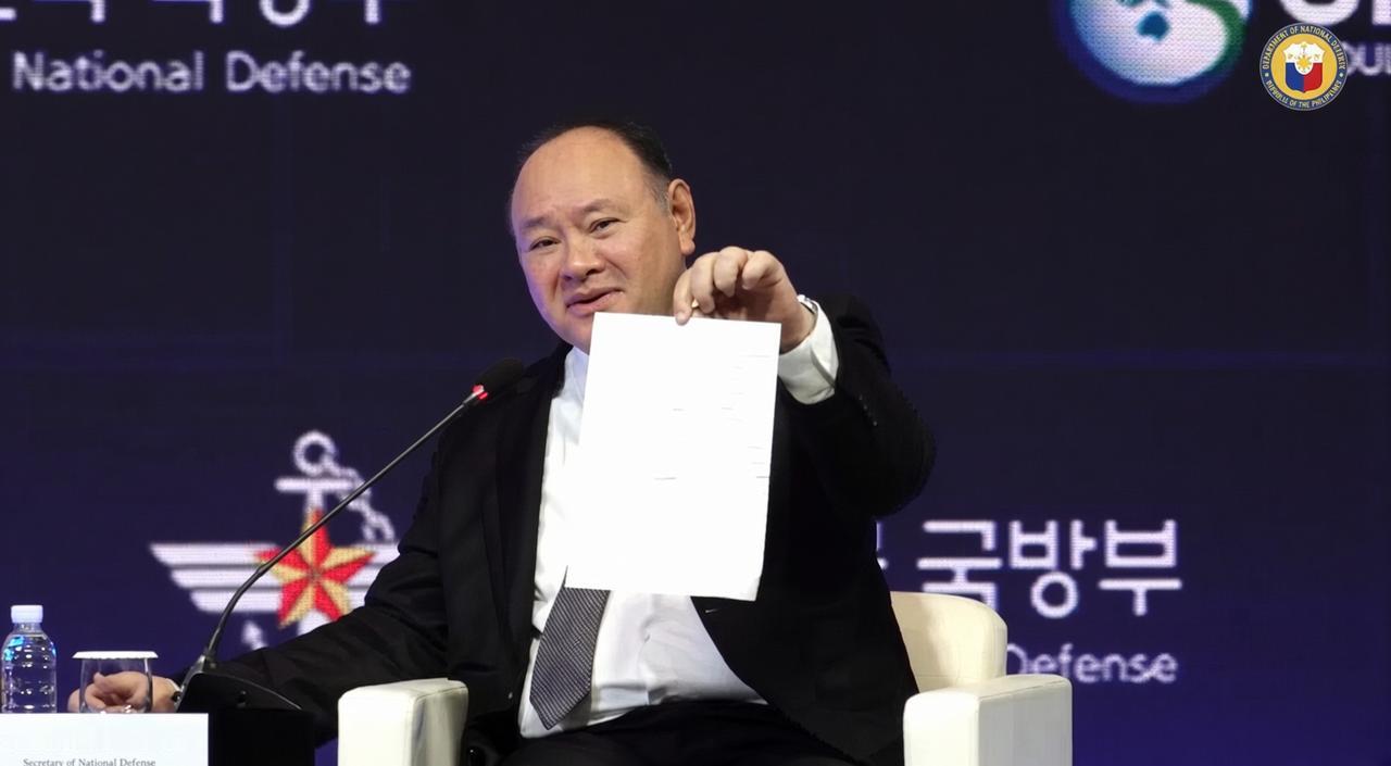 居心叵测！首尔国防论坛上，菲律宾这位防长特奥多罗故意让我们下不来台！9月8日首尔