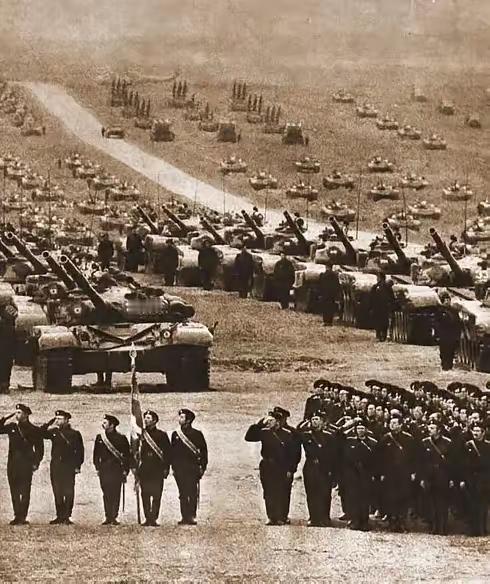 1945年的苏联，虽然赢得了战争，但整个国家却弥漫着一股说不出的悲凉。 二战