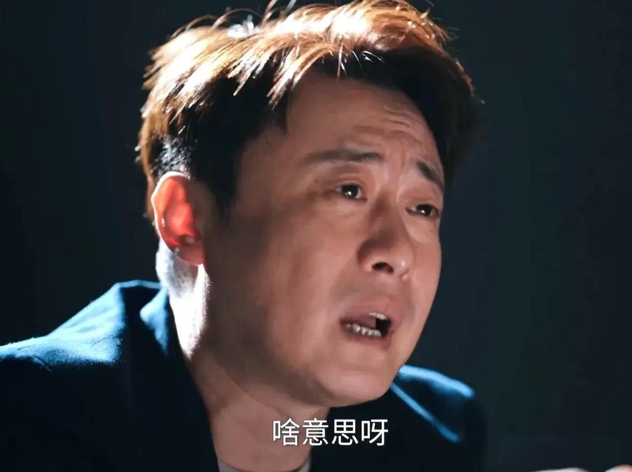 《利剑玫瑰》第12集抢先看。1，青皮躲在山林深处小屋，等待下周三去码头坐船跑路