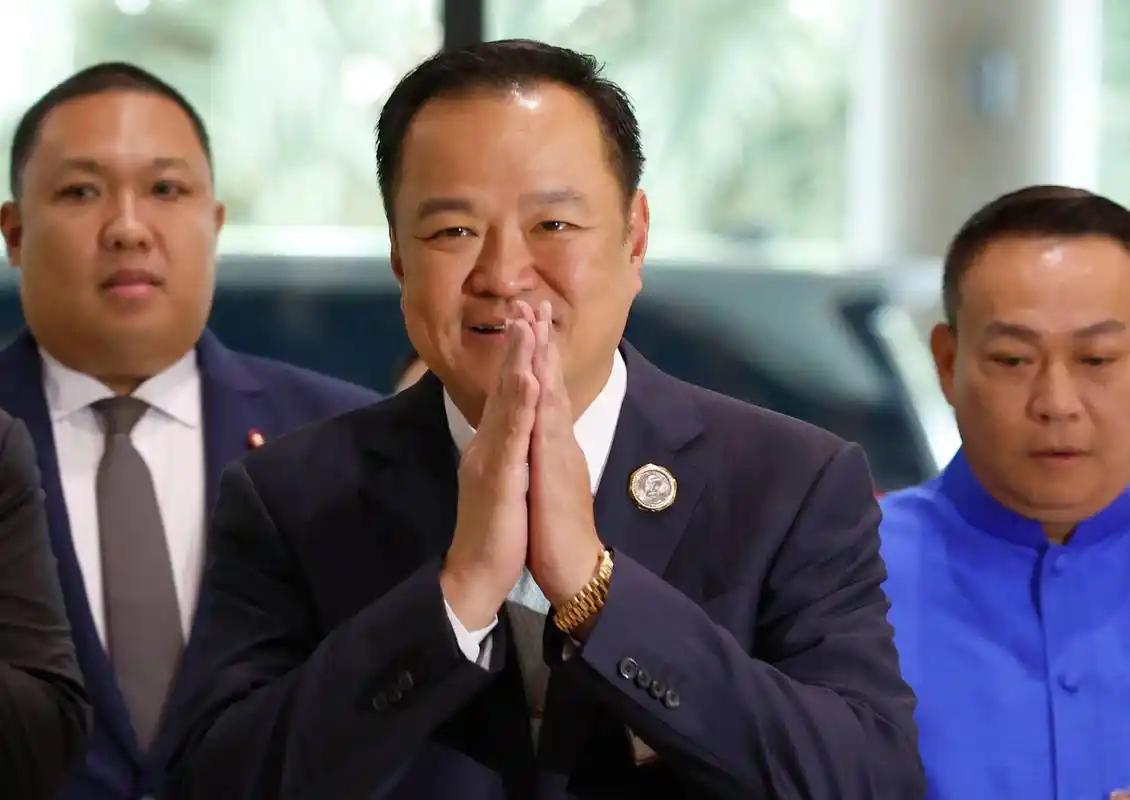 泰国总理阿努廷终于算明白了一笔账！耗资近300亿的陆桥项目被紧急“踩刹车”。折腾