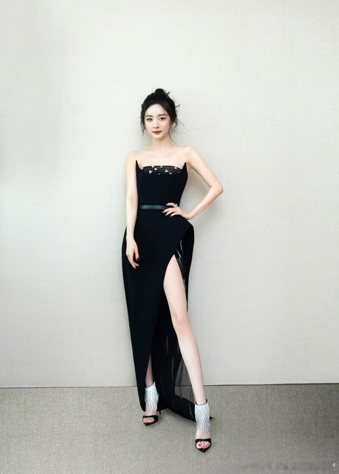杨幂🦊杨幂misssixty全球品牌代言人青春就是什么都想尝试的样子。放