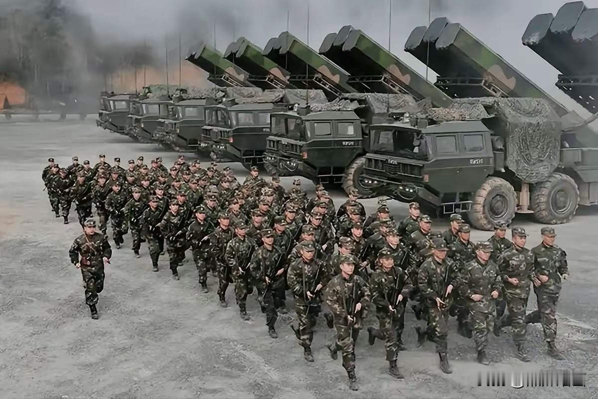 -火力与防空双优：炮兵火力是公认强项，PLZ05A自行榴弹炮、370远程火箭炮