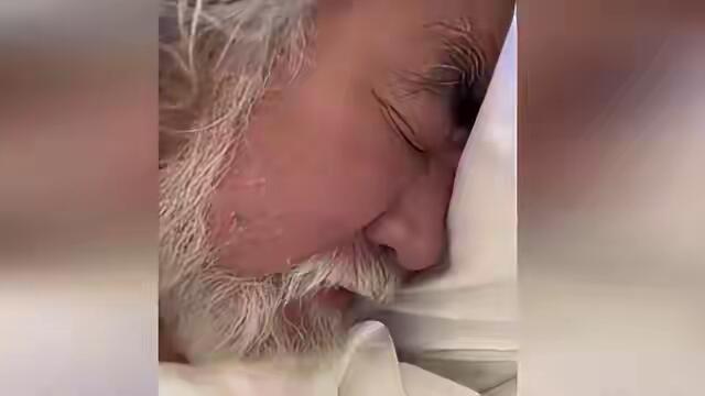 估计张纪中这回是真慌了！孩子直愣愣问“爸爸你啥时候死”“为啥你这么老”，他只