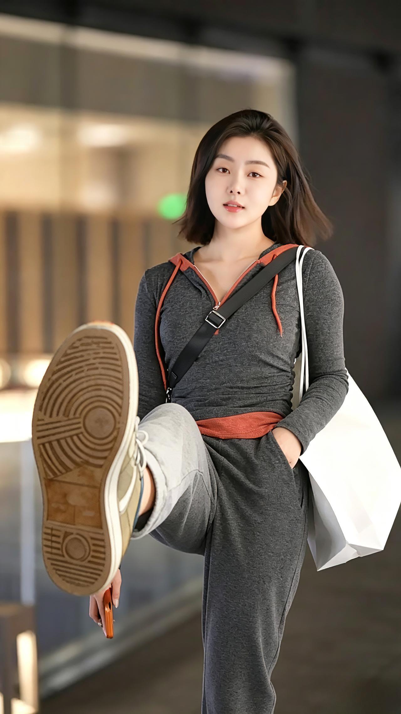 短发美女美女人像群