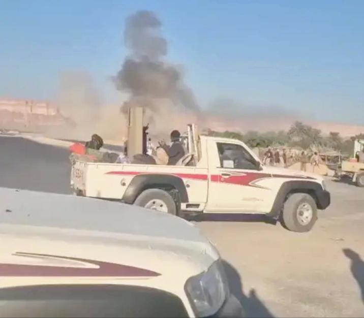 中东不愧是火药桶，沙特这次竟然背刺盟友，对着也门南方过渡委员会的军事据点直接开炸