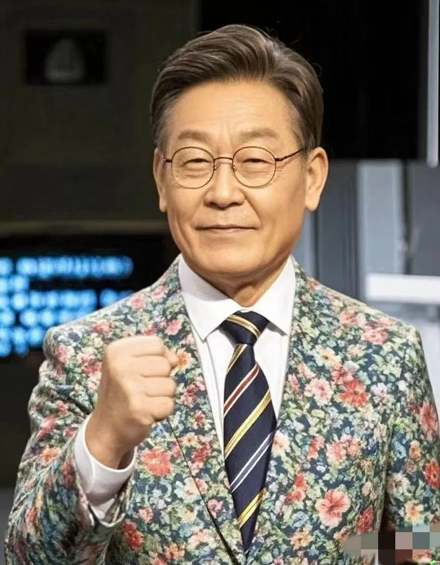 快报！李在明光复节重磅表态：不再追求吸收统一朝鲜8月15日，韩国总统李在明在光
