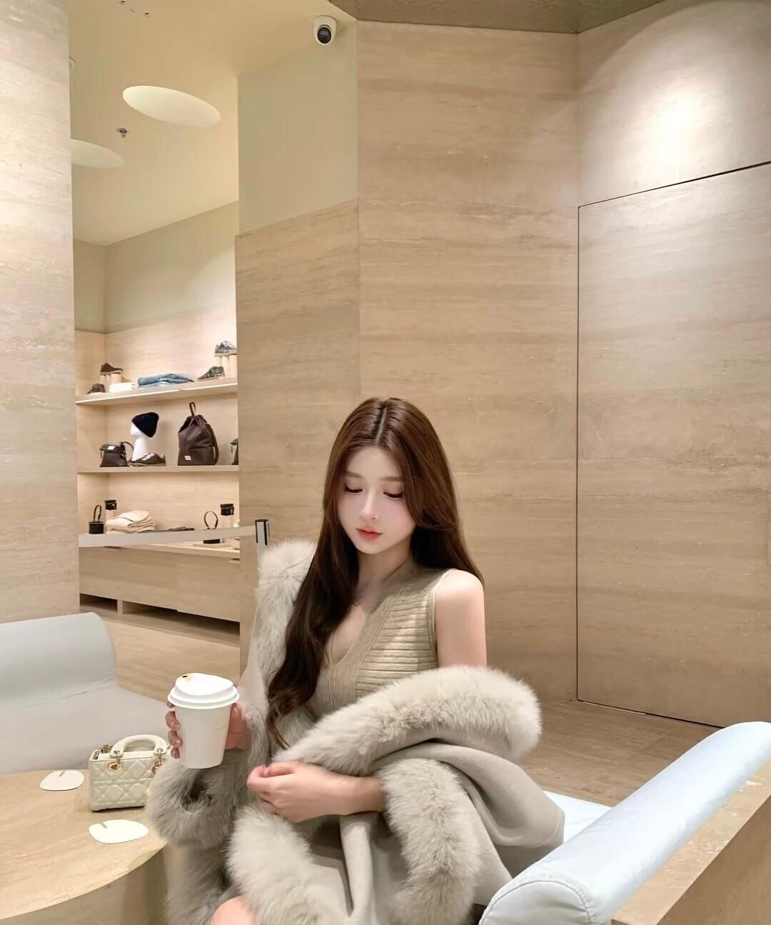 冬日暖阳下的咖啡时光，温柔如你