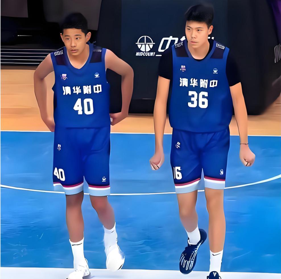 厉害，杜锋儿子杜昆泽轰25分，帮助球队赢球！众所周知，杜锋是CBA非常优秀的教