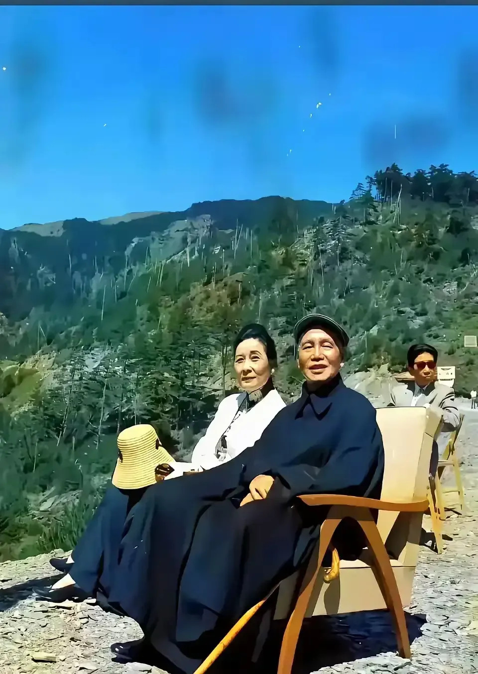 晚年在台湾的蒋介石、宋美龄夫妇，一个是双手沾满无数共产党人和仁人志士鲜血的刽子手