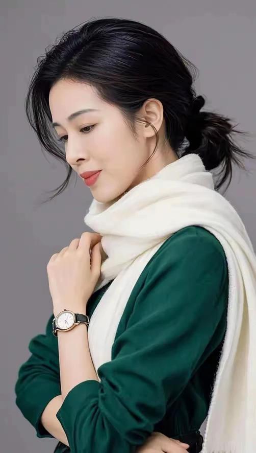 世人独醉我独醒。素心如兰，人淡如菊。浮华过眼，俗尘不染。闲看落花，静观云舒。得失