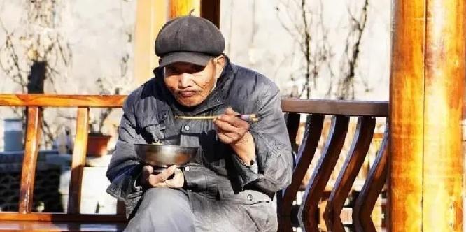 别以为五保户和你八竿子打不着！全国近480万特困人员，一年花掉近600亿