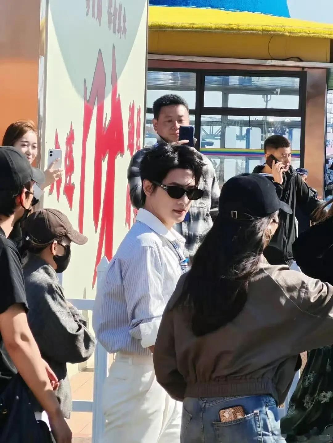 杨洋生图即神图这么多年了还是一直这么帅