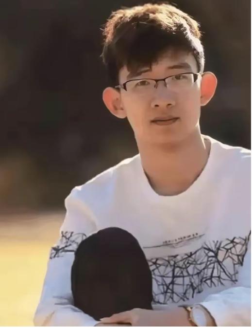 “北大学霸”刘嘉森一番言论引人热议：在我的同窗之中，家境优渥、父母身居高位者比比