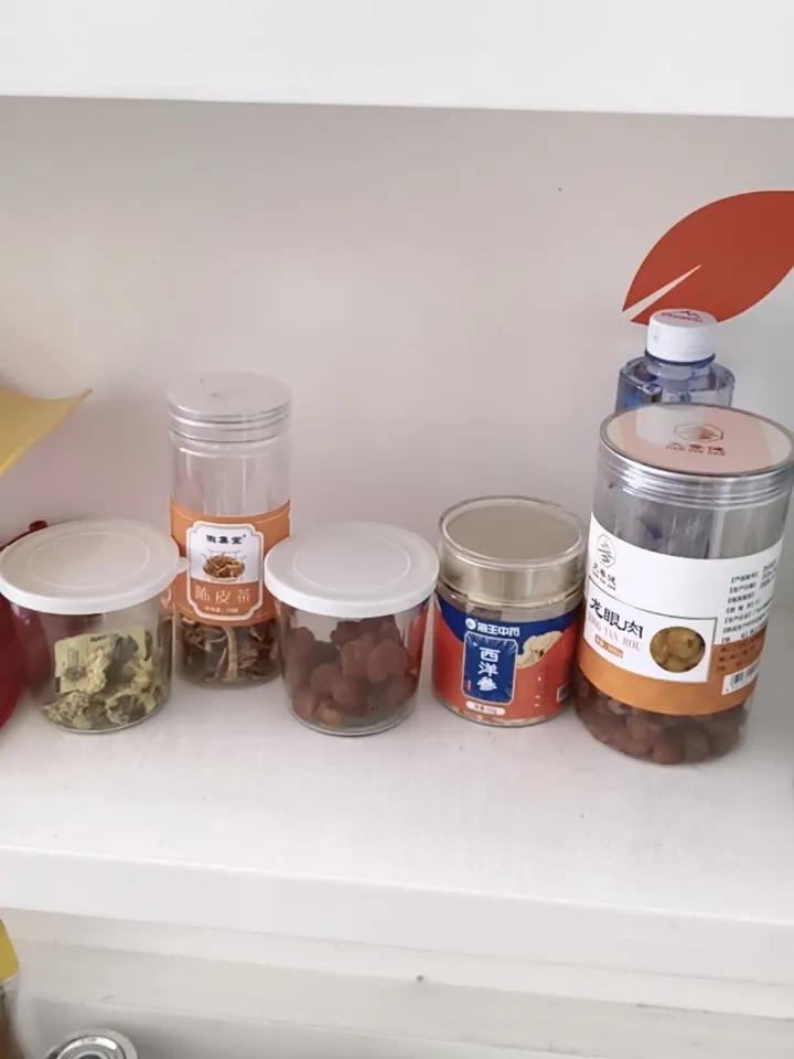 夏天出汗多，喝什么？光喝白开水似乎差点劲，汗液不光是水，还有电解质、