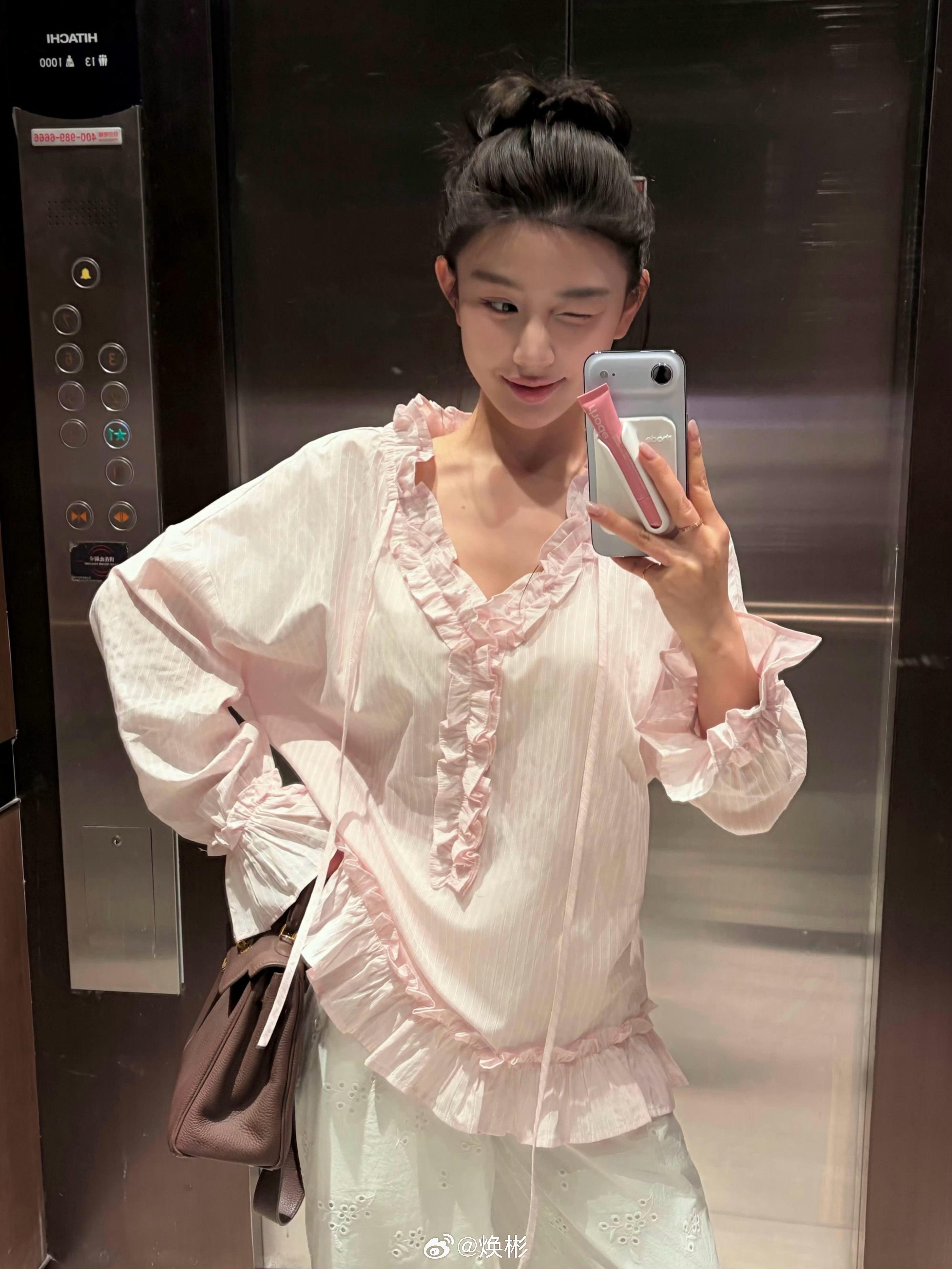 难得刷到一个好看的小姐姐买了iPhoneAir。