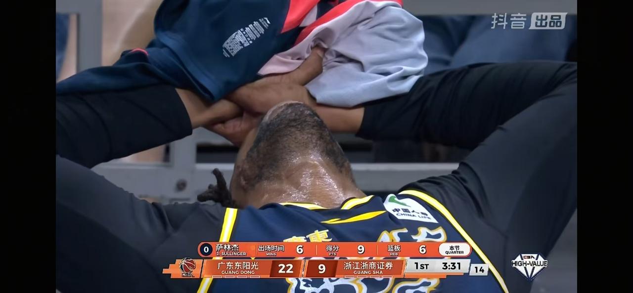 广东宏远凶多吉少！山东男篮迎来利好消息！据前方球迷透露在济南机场接机广东队时