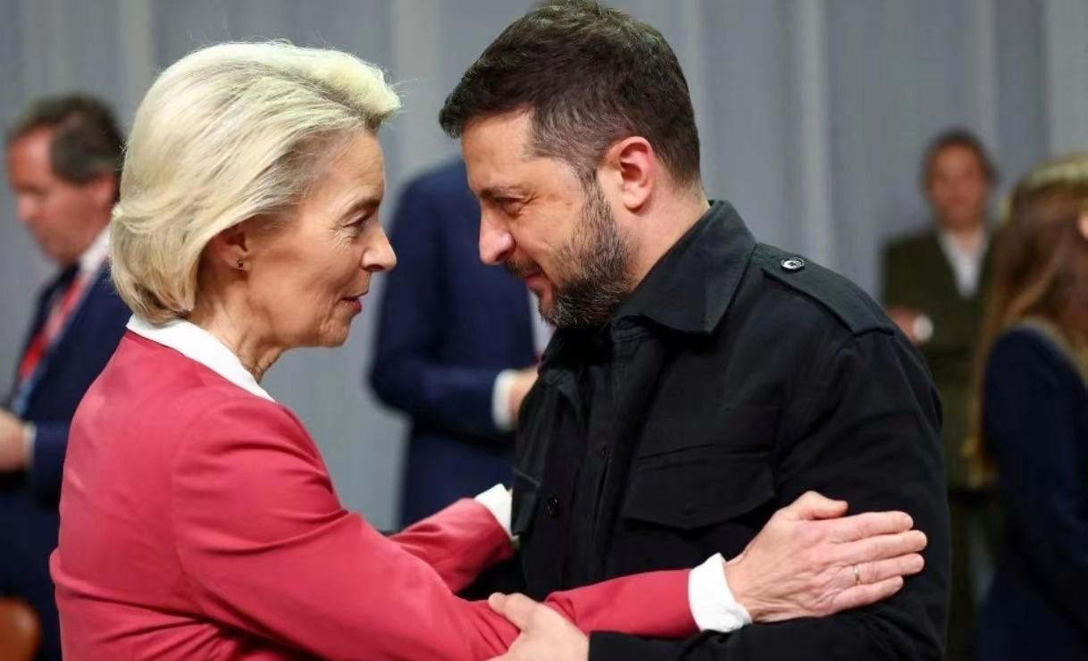 ​欧洲民众已经看到了，乌克兰似乎正在做一些不该做的事情，欧盟方面已经决定给乌克兰