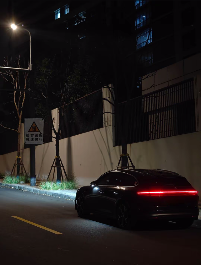 从心动到行动我的蔚来ET5T一、为什么是ET5T？——一场始于颜值，忠于才