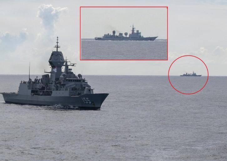 美国又成笑话了，美澳新菲四国军演，惨遭解放军军舰包围，815A直接贴身，中国无人