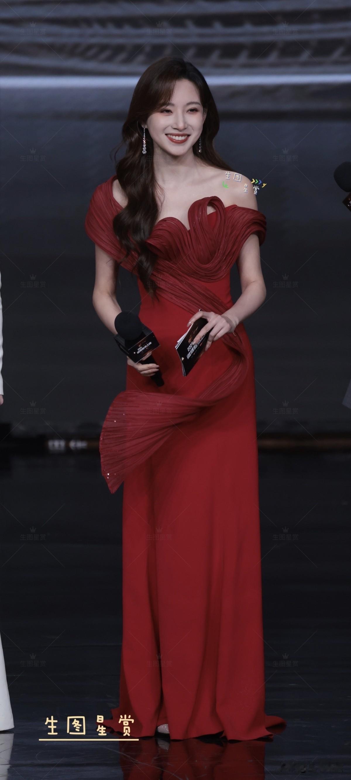 凡凡美的如此赏心悦目，凡凡这气质，真是拿捏了！美得超标～