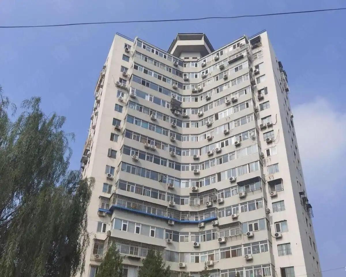 金钱面前，亲情值几分？北京，女子拿出5.8万给父亲购置一套房产，父亲十分感动