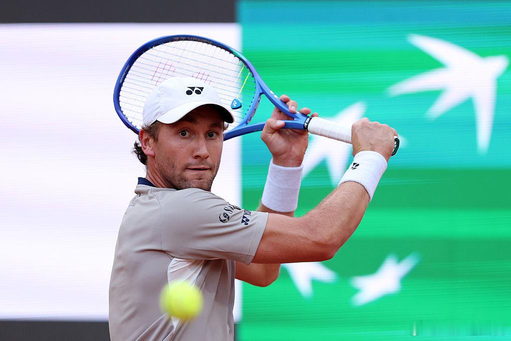ATP1000罗马大师赛1/4决赛，卡恰诺夫雨后以6-1相同的比分扳回一盘，与