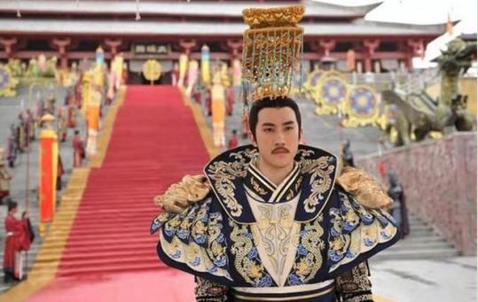 李治应该是那种阴暗潮湿的人，萧淑妃一失势，她所生的三个孩子也失宠了，两个女儿晾在