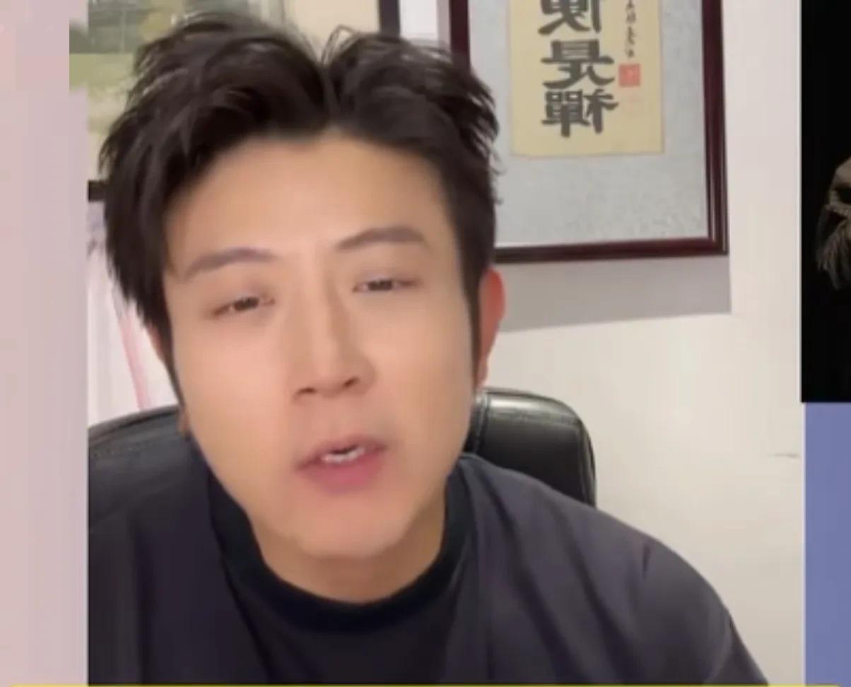 高晓攀太惨了，直播中很颓废，说传统相声观众不乐，说新相声被同行们骂，他觉得很拧巴