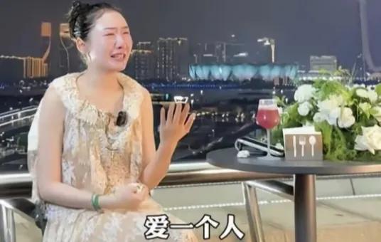 娱乐圈最搞不懂的人陈露，明明分手快6年，却将霍尊推到舆论风口刷到陈露最近那期访