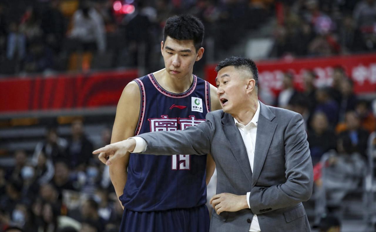 CBA顶级内线强势回归，季后赛希望重燃，杜锋很是欣慰徐昕重返广州男篮，真正值