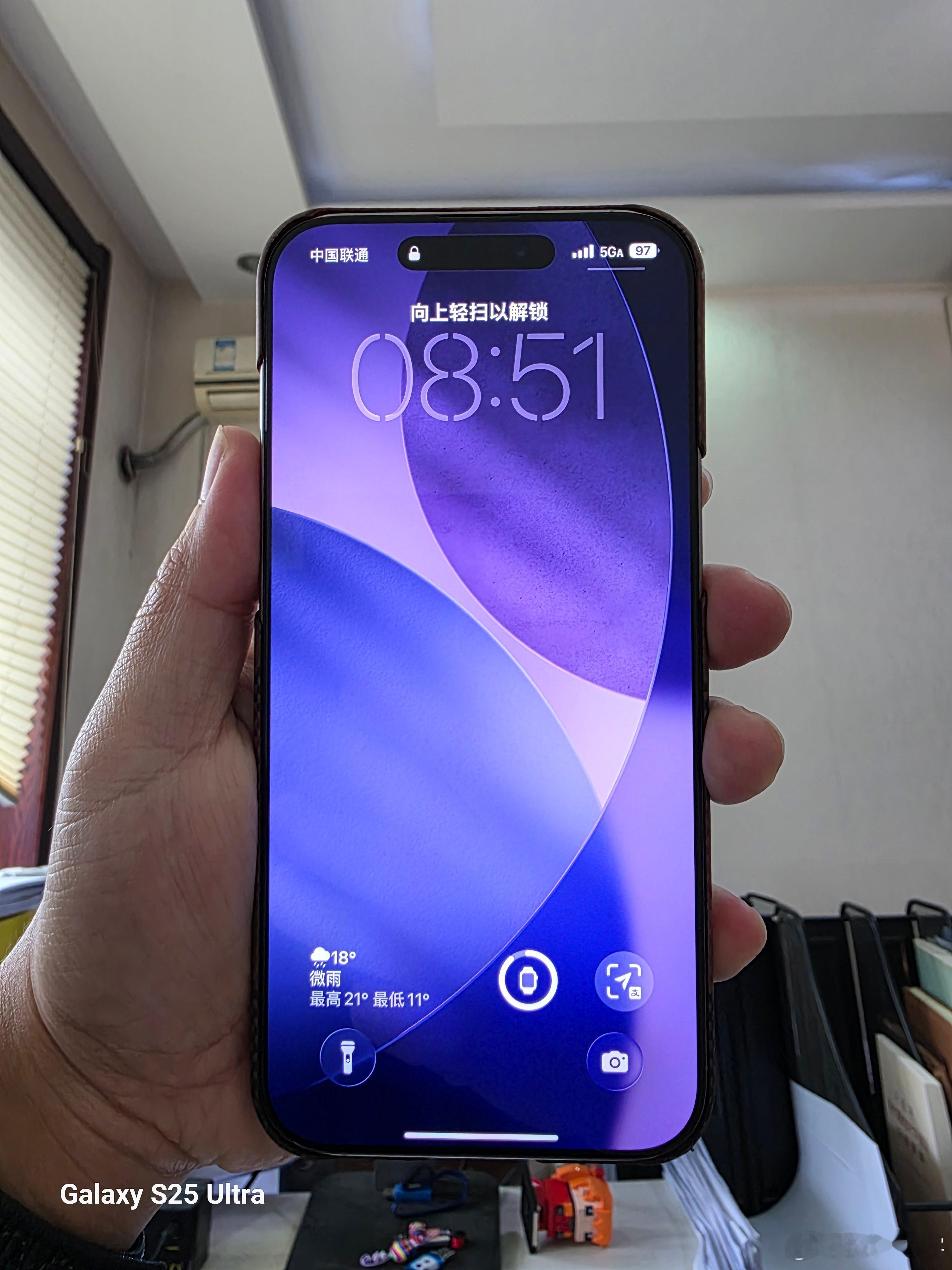 iOS26一早上起来就升了，稍微调一调，毛玻璃感觉没那么不堪吧，甚至觉得挺好看的