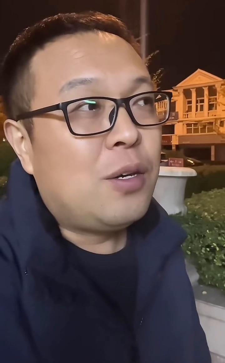 你给一个中年已婚、有家庭的男人200块钱，去请他吃顿饭，记着是请他一个人吃饭，他