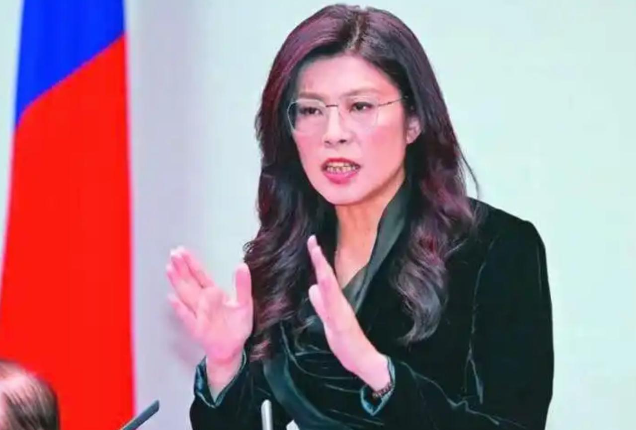 郑丽文太让人吃惊了！在参观访问清华附中的时候，她一激动，直接半开玩笑地说要把