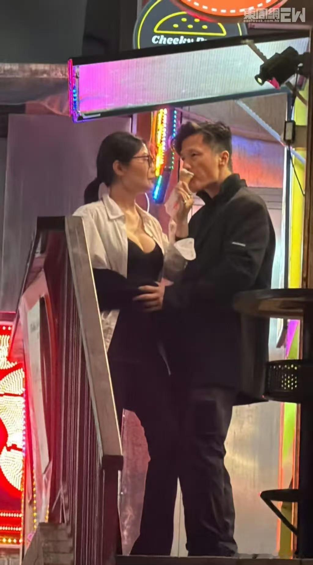 尹子维街头摸徐冬冬肚子街头摸腹甜度拉满爱情里的日常才最动人徐冬冬和尹子