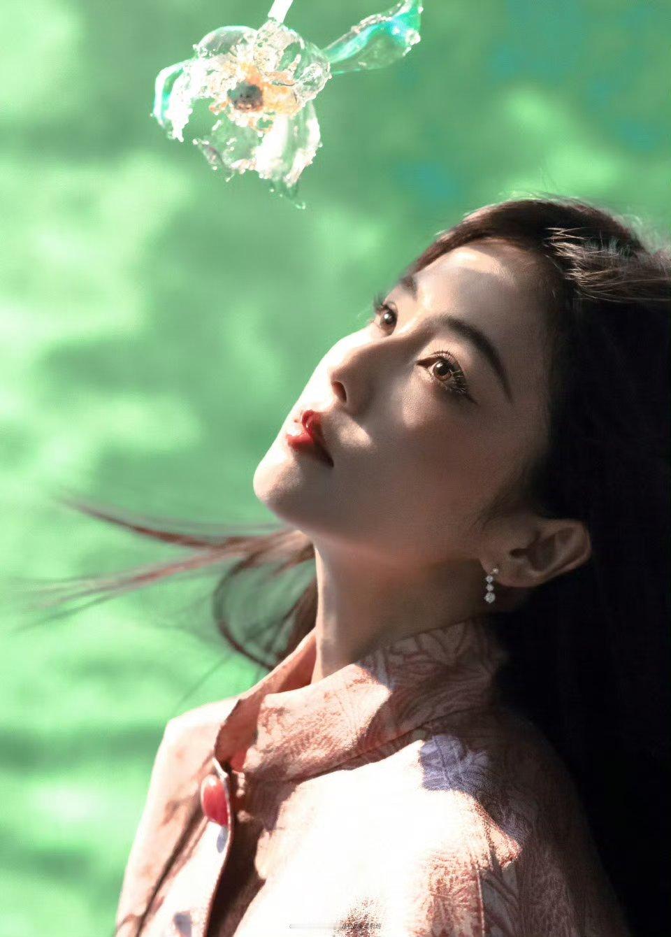 网传白鹿《嘉人》3月刊开季封面，有表现力的女演员就要多多拍杂志😯📷期待啦