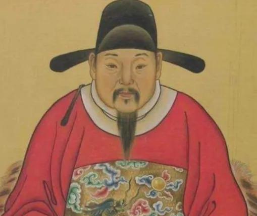 1457年，于谦被斩，锦衣卫在他家里翻找了很久，都没有发现财物，他们很不甘心。这
