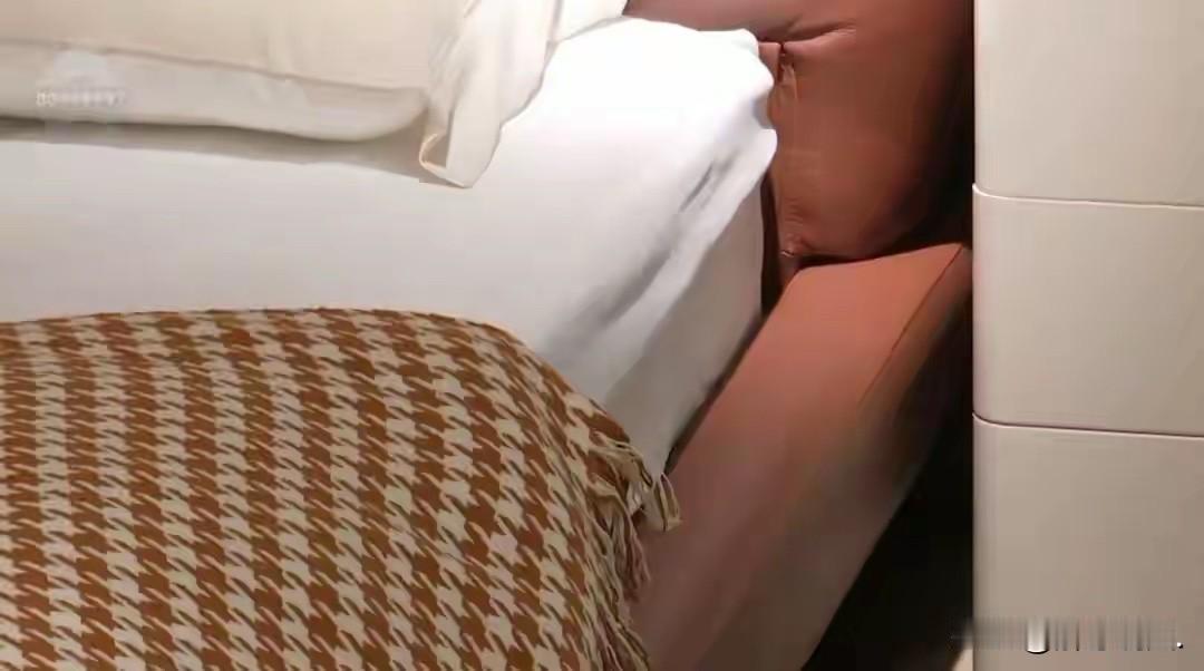 “到嘴的肉哪有吐出来的道理！”云南昆明，女子在某家具店相中一款床，并付了3500