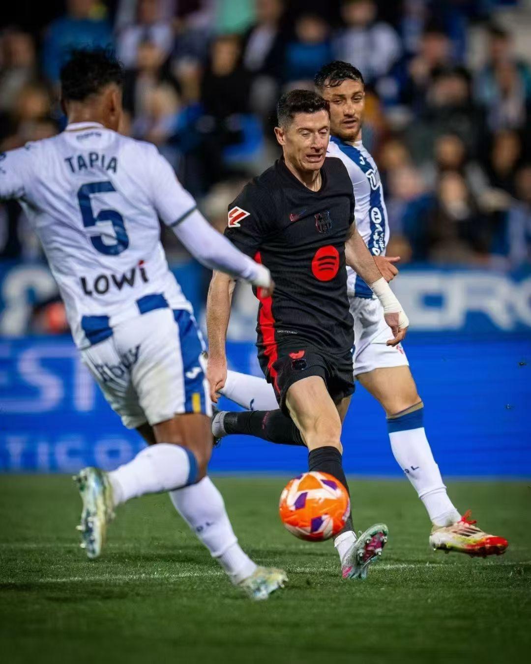 如果冬窗莱万来了，米兰就一定会拿冠军吗？答案当然是否定的。米兰和国米之间的身价