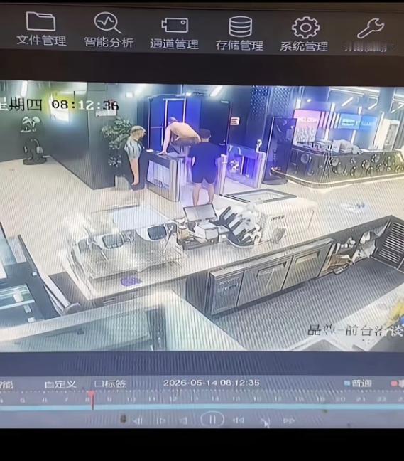 无法无天，中国绝不是外国人的法外之地！ 5月19日上海，四名外籍男子把