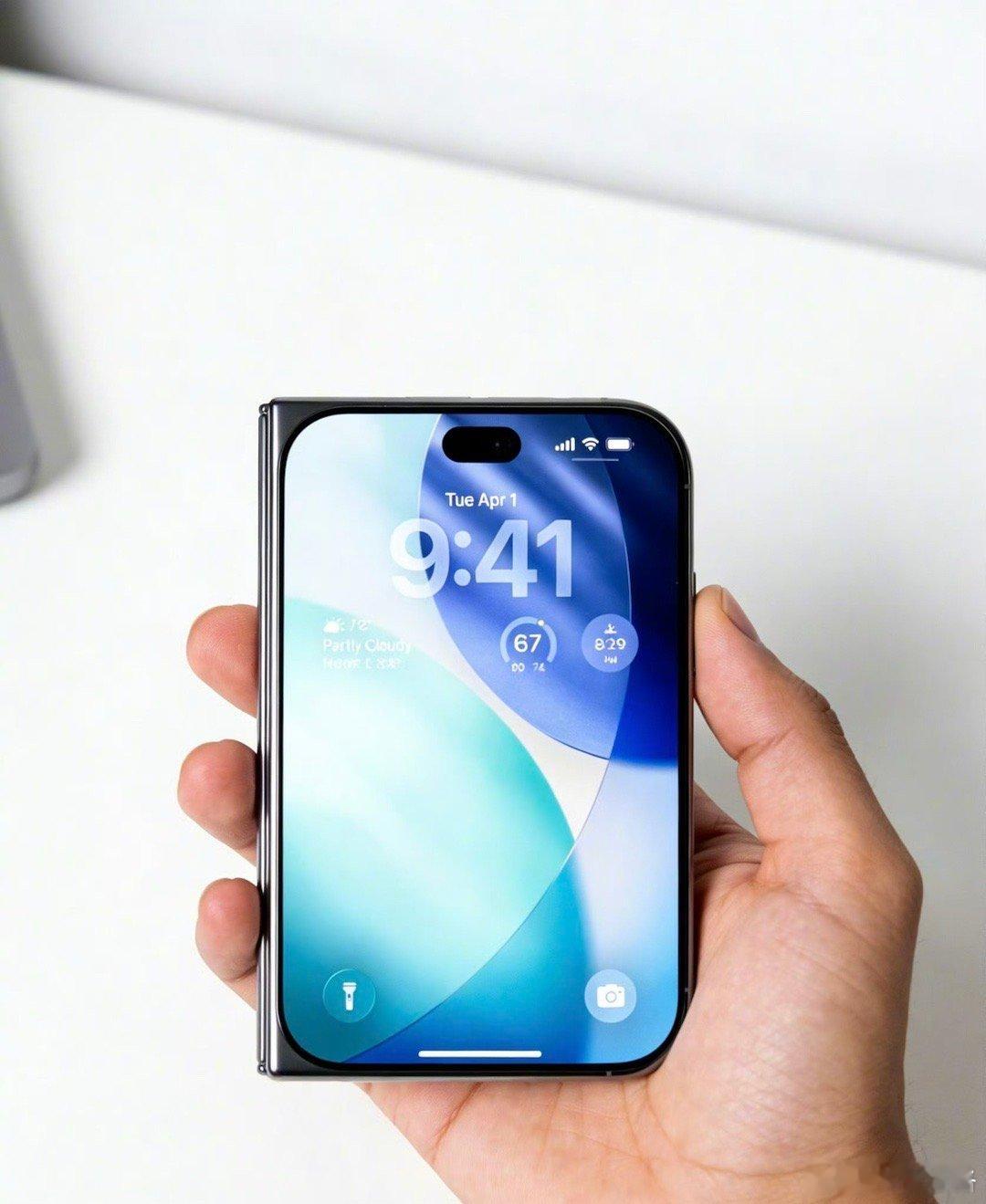 苹果首款折叠屏iPhoneUltra外观图，外屏幕尺寸5.49英寸，比例14.