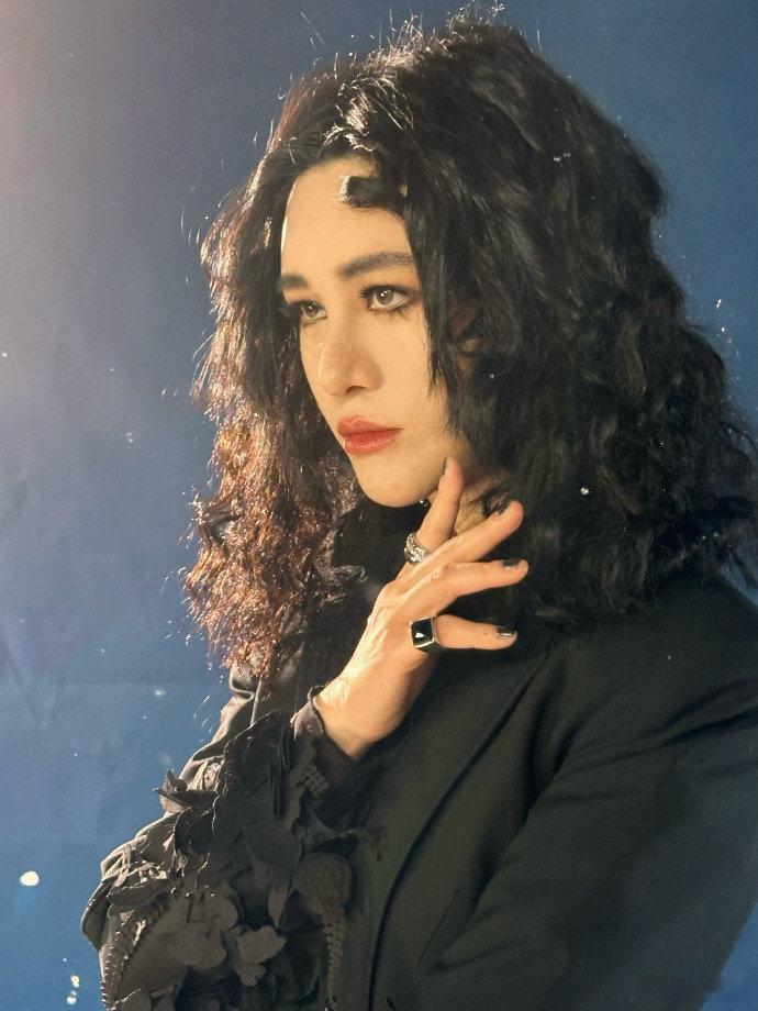 尚雯婕工伤看尚雯婕在声鸣远扬当导师也太费心力了，选手没技巧破音她直接点出问题，