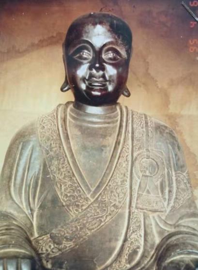 必须彻查严查！北京一名游客逛民间博物馆时，发现展厅一尊铜像十分眼熟，疑似二十多年