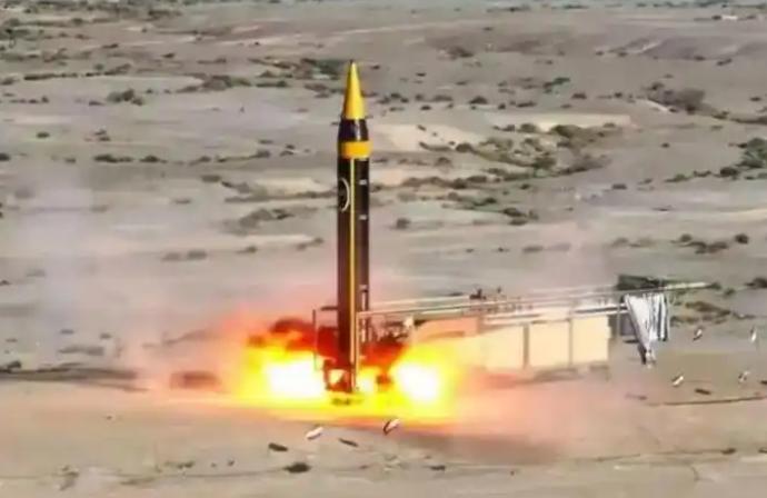 伊朗打疯了，1吨重重型导弹突破以军7层防御，重创美军20个目标！以色列这些年